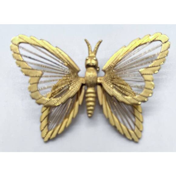 Vintage Monet Gold Tone Open Wire Work Wings Butterfly Pin Brooch - Picture 1 of 13